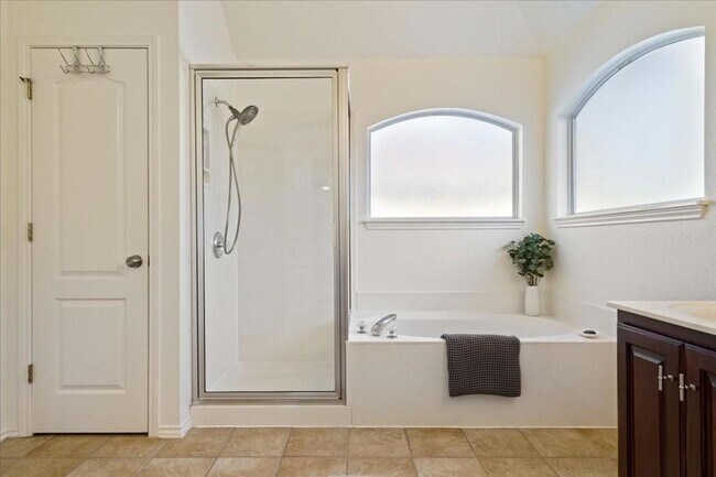 Building Photo - 5128 Bluestar Dr