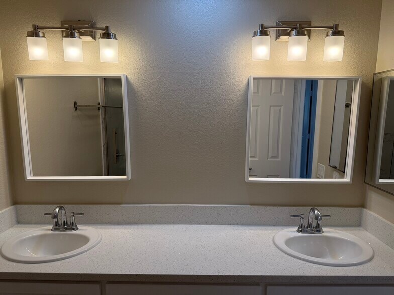 Bathroom - 1117 Oxford Dr