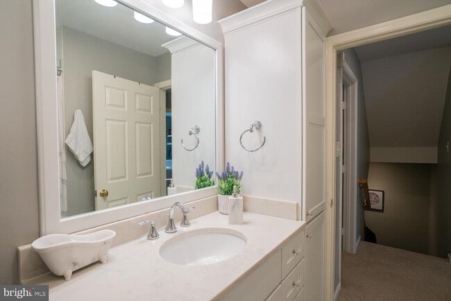 Building Photo - 4777 Thornbury Dr