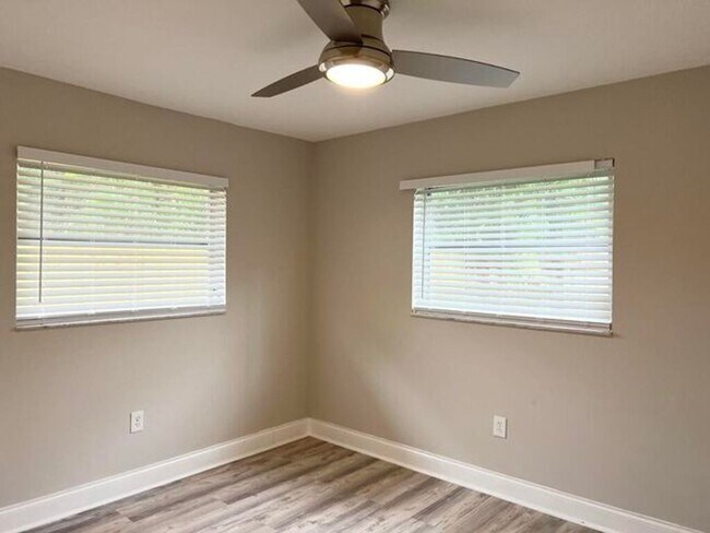 Building Photo - 3421 NW 25th Terrace