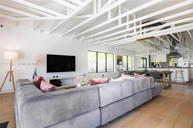 Building Photo - 524 Oleander Dr