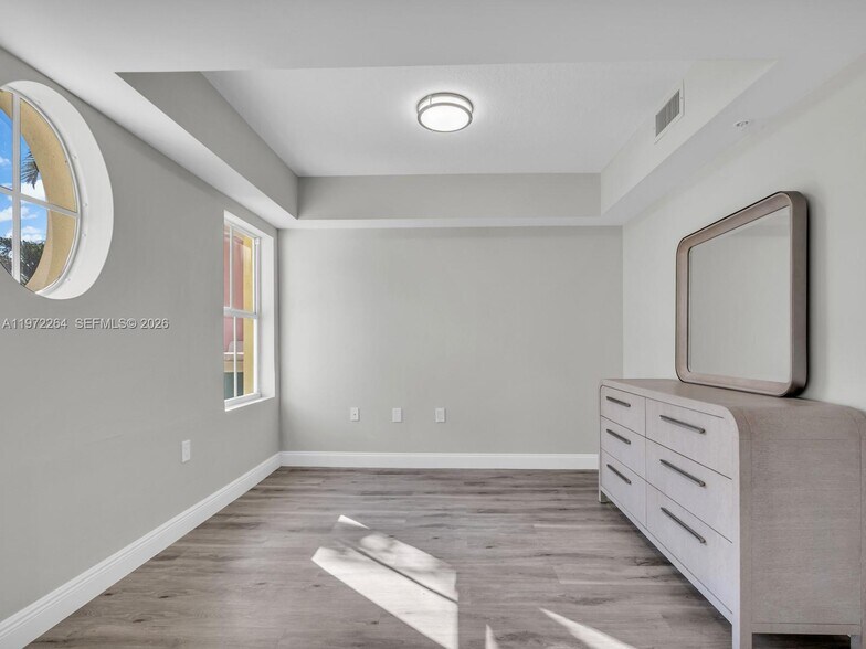 Building Photo - 2051 SE 3rd St