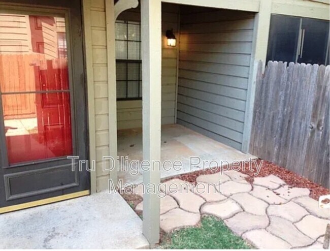 Building Photo - 14327 N Pennsylvania Ave