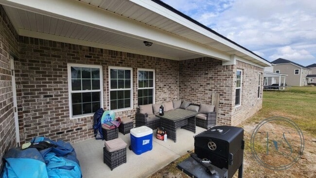 Building Photo - SPRING MOVE-IN SPECIAL AND RATE DROP ALERT...