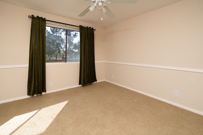 Building Photo - 3 Bedrooms/2.5 Bath Townhome