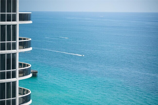 Building Photo - 15901 Collins Ave