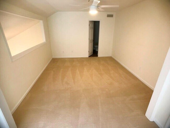 Building Photo - 1104 Riverview Dr