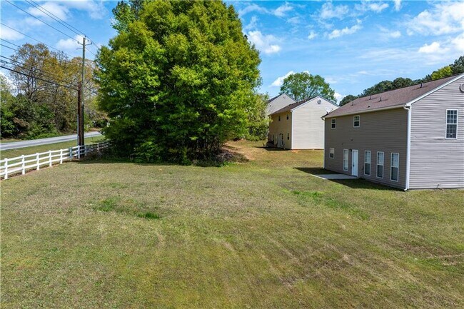 Building Photo - 1098 Village Creek