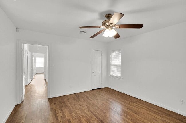 Building Photo - Bluebonnet Circle Charmer