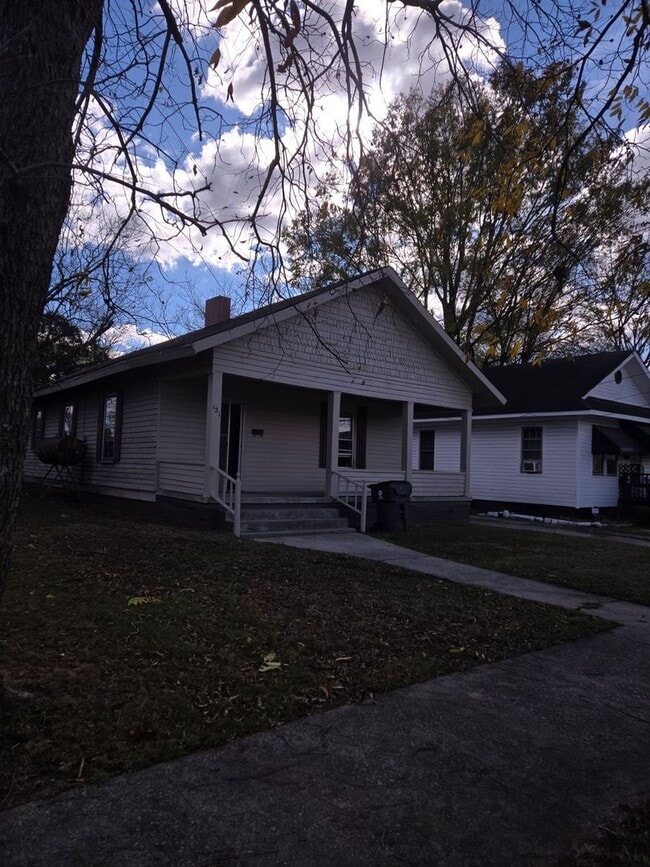 Building Photo - 1401 Old Norlina Rd