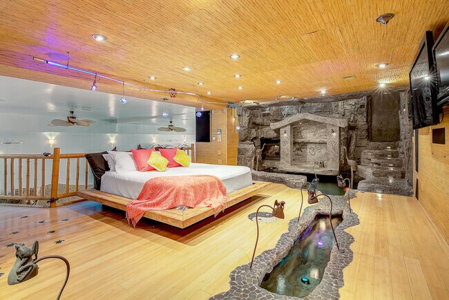 Building Photo - 8280 Queen St