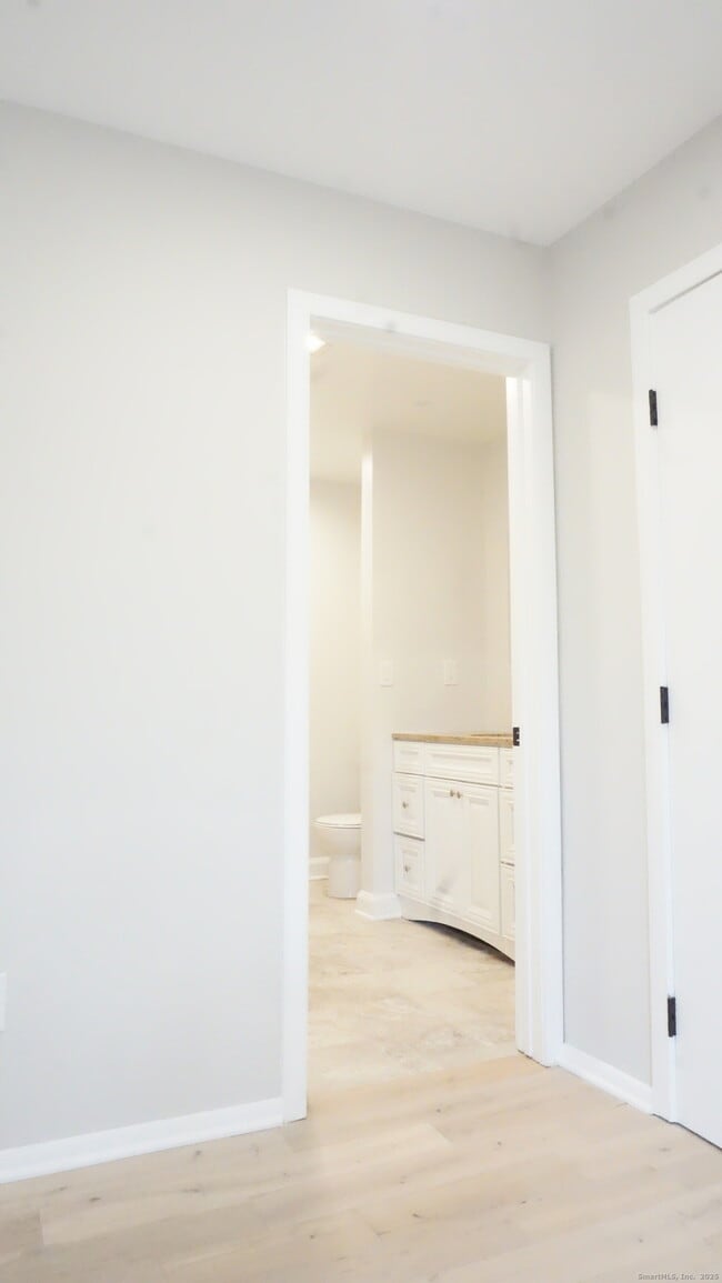 Building Photo - 24 Overlook Dr