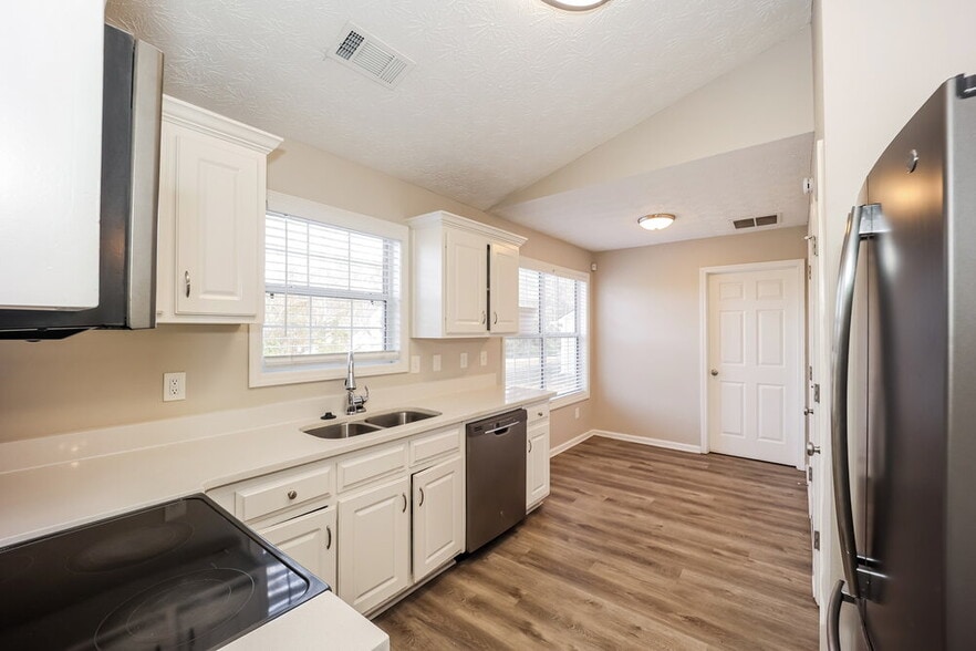 Building Photo - 45 Weldon Pl