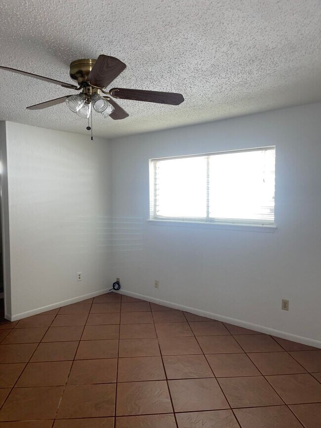 Building Photo - Flour Bluff 3 bedroom 2 bathroom