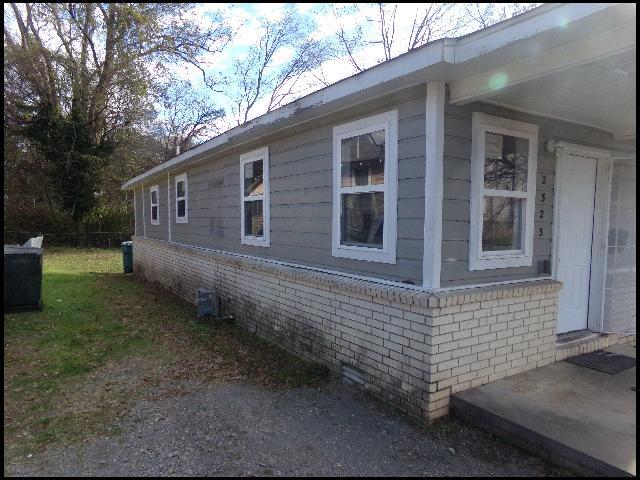 Building Photo - 2323 S Spring St