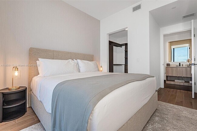 Building Photo - 398 NE 5th St