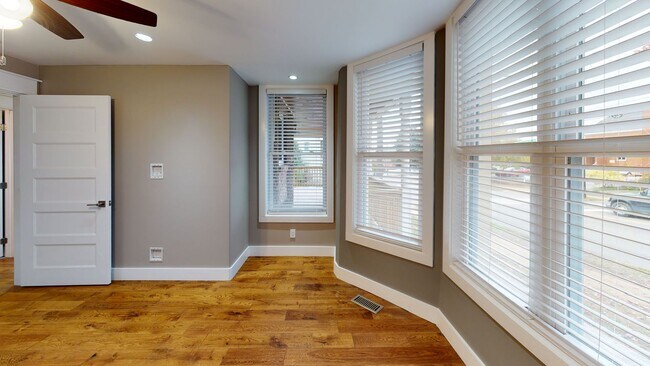 Building Photo - 5BR/3BA Unit in Fort Sanders Duplex | Walk...