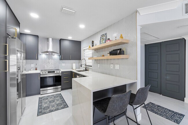 Building Photo - 2678 Carambola Cir N