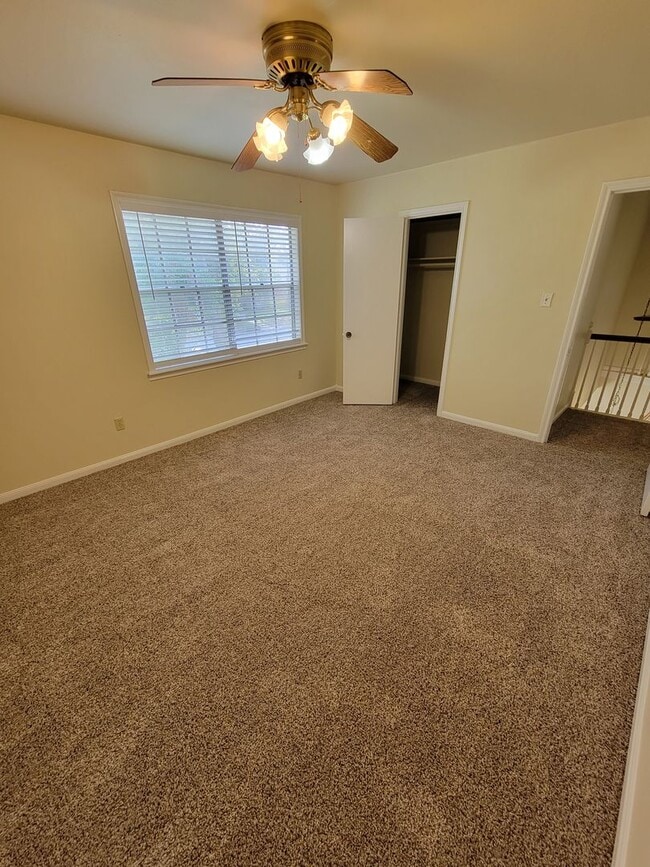 Building Photo - Bryan - 4 Bedroom - 2 bath - 2 story House with attached garage