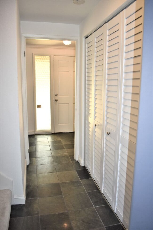 Building Photo - 422 Florin Rd