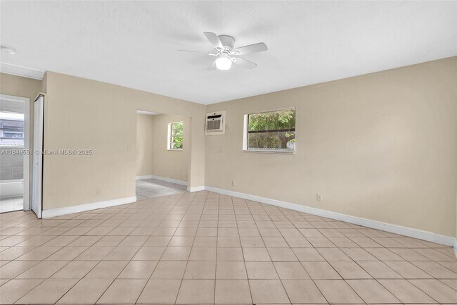 Building Photo - 2751 NW 14th Ct