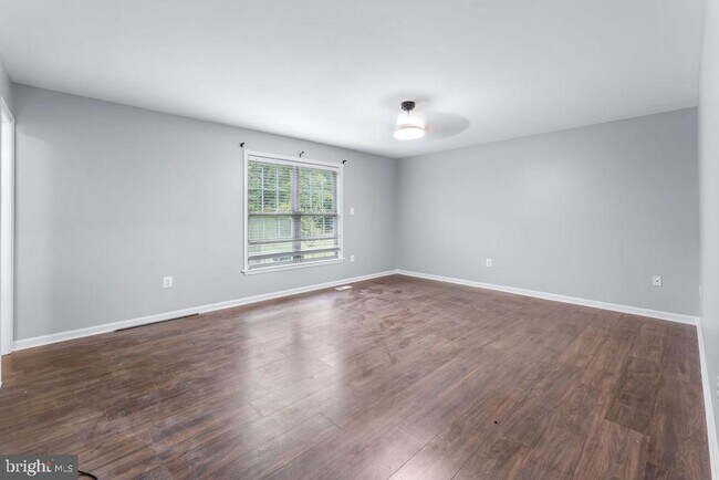 Building Photo - 5285 Stowe Ln