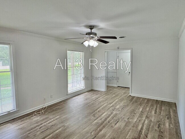 Building Photo - 2557 Woodley Rd