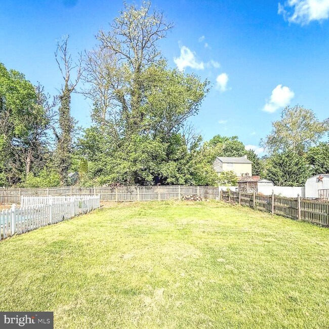 Building Photo - 3910 Red Leaf Ct
