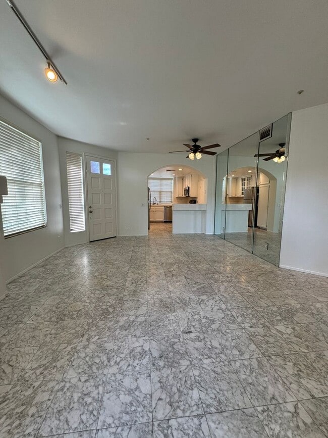 Building Photo - Spacious Tustin Condo with Private Patio
