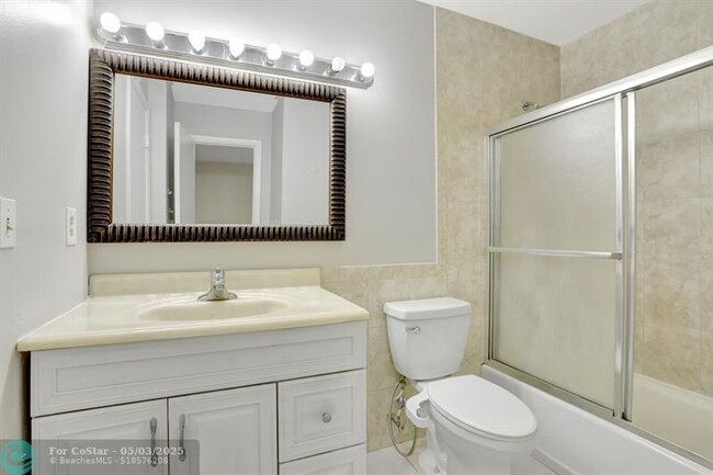 Building Photo - 3395 Carambola Cir