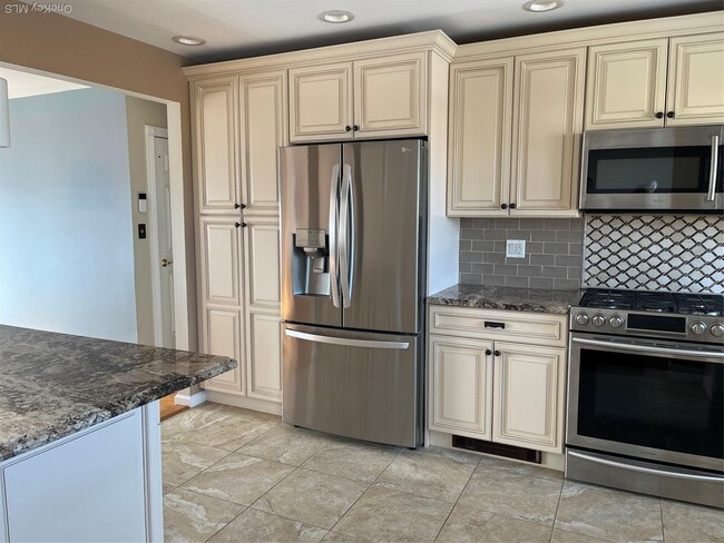 Building Photo - 50 Florence Ave