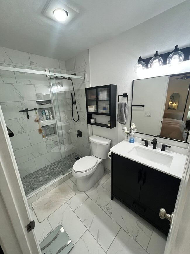 Building Photo - Stunning 2-Bed, 2-Bath Renovated Home with Private Patio & Parking!