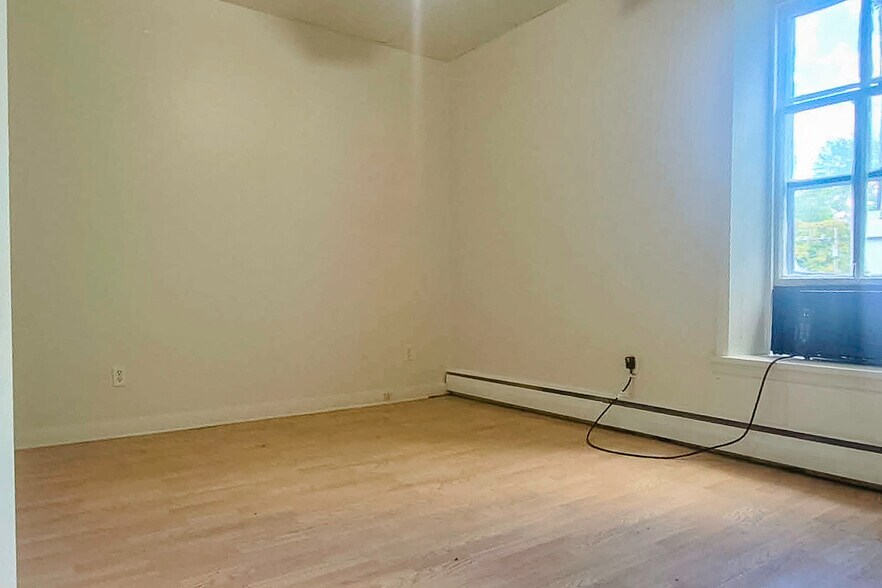Bedroom 1 - 415 Avenue E
