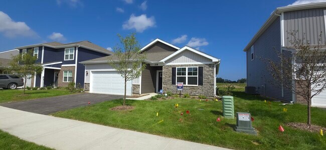 Building Photo - 218 Cressmoor Blvd