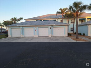 Building Photo - Beautifully upgraded Ground Floor condo wi...