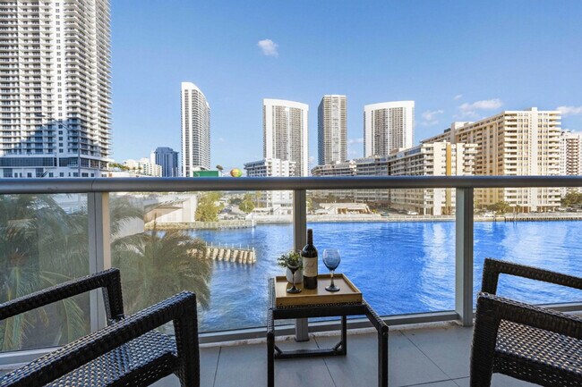 Building Photo - 2602 E Hallandale Beach Blvd