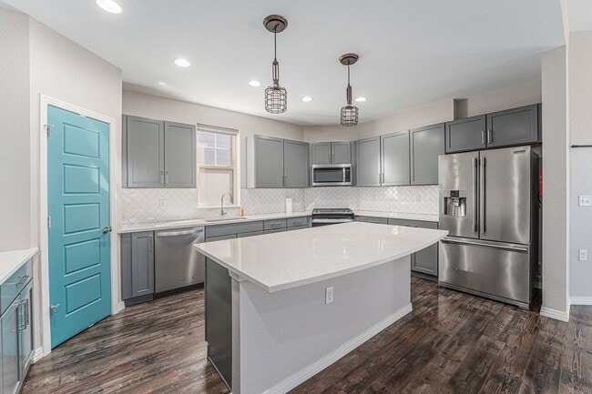 Building Photo - 3 bed/3 bath Amazing House close to Stanle...