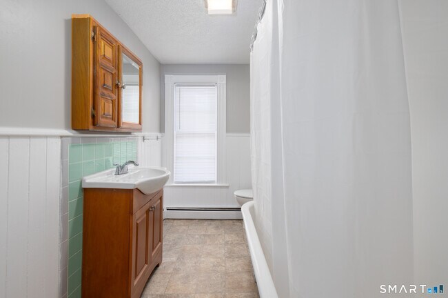 Building Photo - 199 Migeon Ave