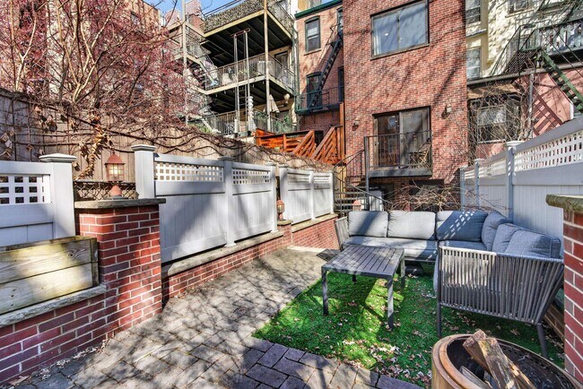 Building Photo - 926 Park Ave