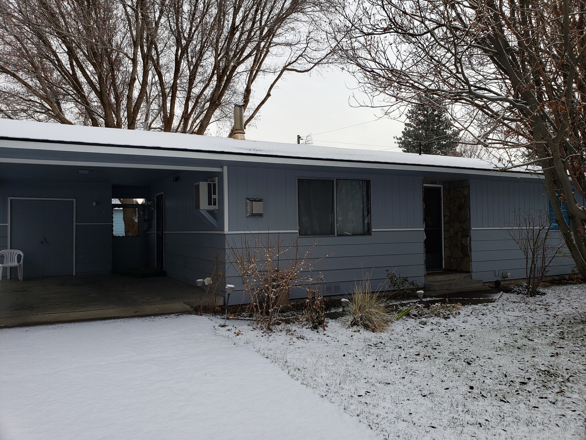 Building Photo - 206 N Dennis St