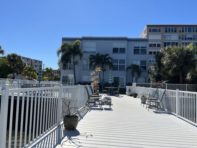 Deck on the Bay - 1859 Shore Dr S