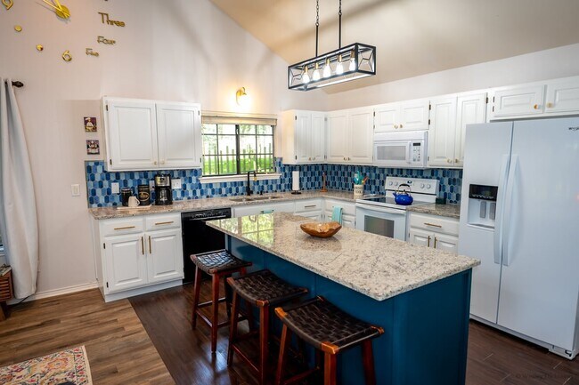 Building Photo - 28160 Windwood Dr E