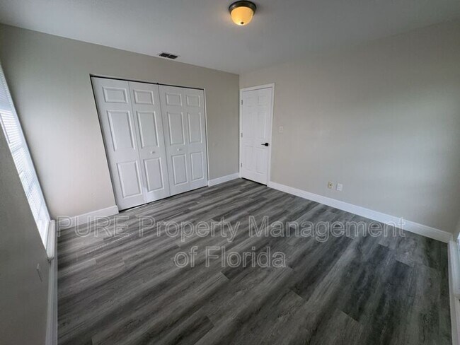Building Photo - 5485 SE 30th Pl