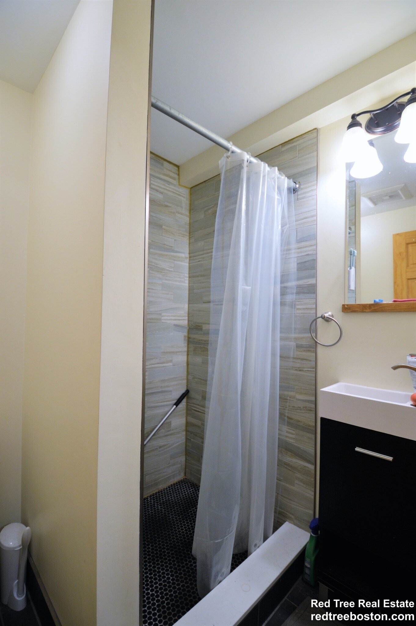 Building Photo - 34 Bentley St