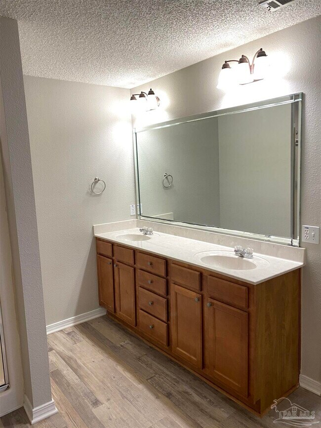 Building Photo - 5162 Brookside Dr