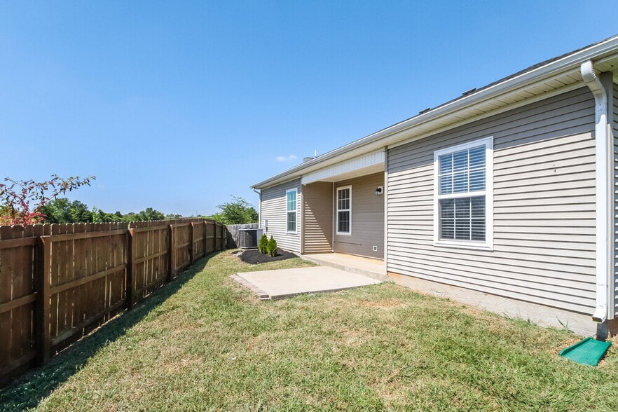 Building Photo - 2652 Apostle Ln