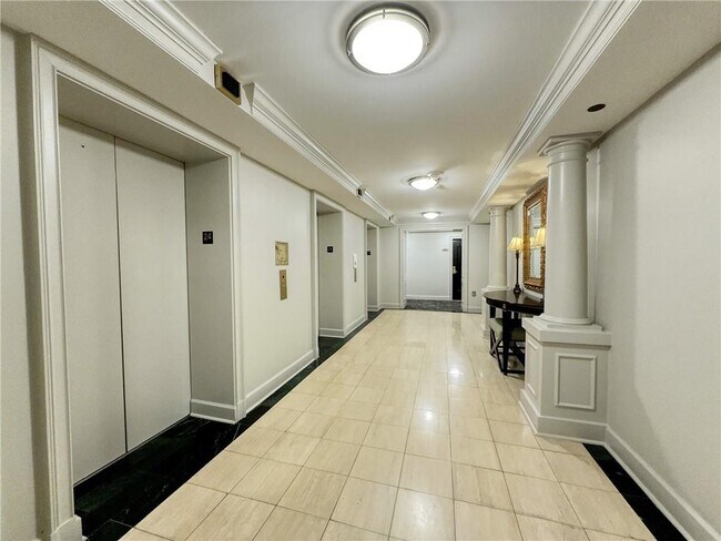 Building Photo - 2870 Pharr Ct S Northwest