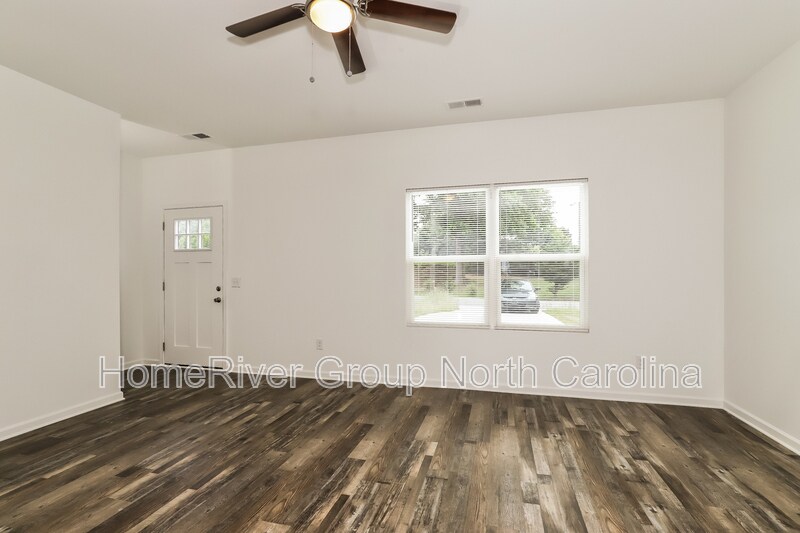 Building Photo - 828 Graylyn Dr