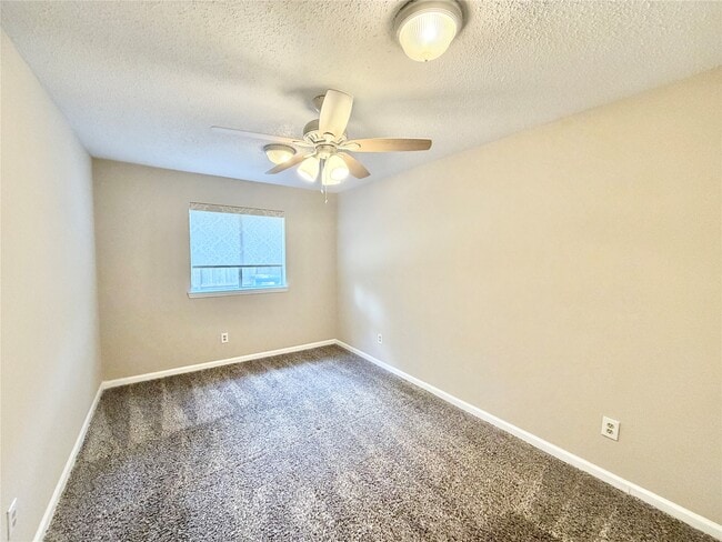 Building Photo - 11223 Willow Field Dr