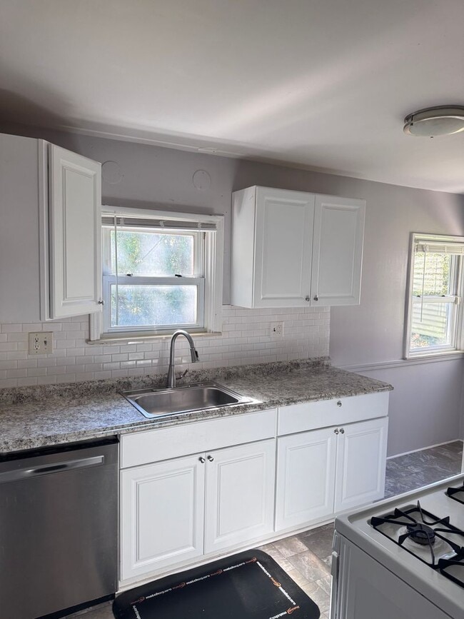 Building Photo - Spacious 3BD/2BA Home, Move-In Ready with Finished Basement